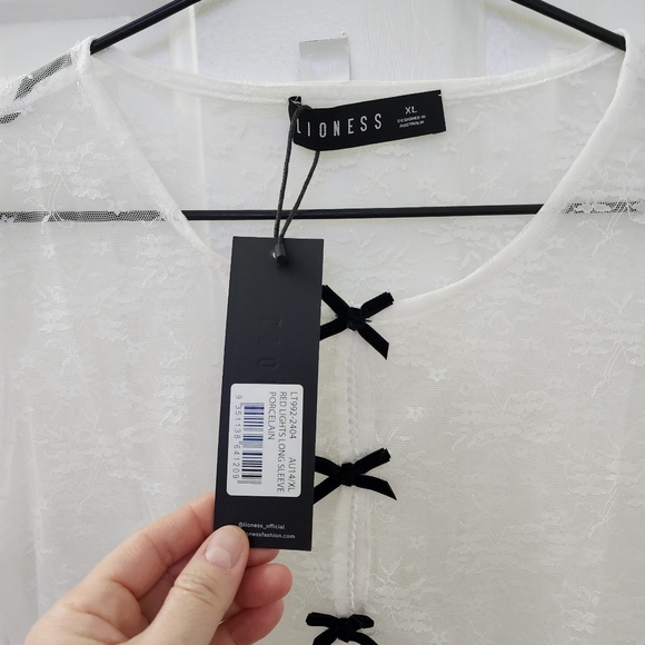 NWT LIONESS- Red Lights Tee in Porcelain - size XL - Picture 6 of 6